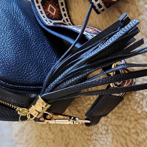 Beautiful NWOT Italian Leather Camera Bag Style Crossbody with Big Strap 🇮🇹 - Picture 3 of 16